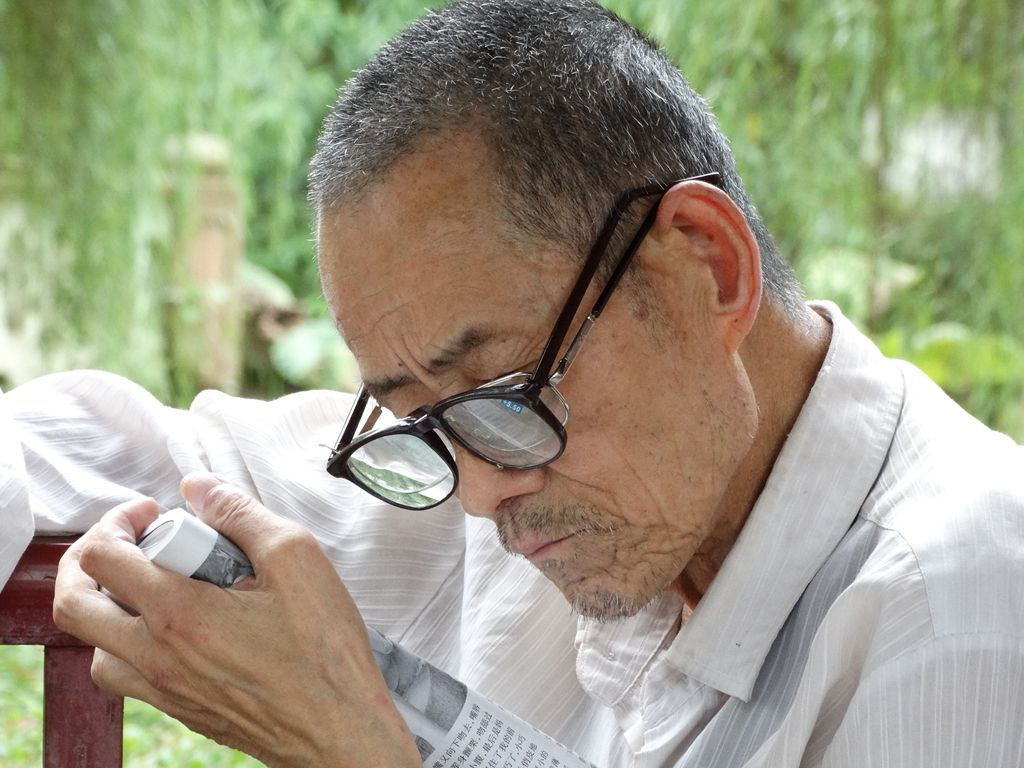 淘汰老花鏡，換戴多焦鏡，近視老花只需一副