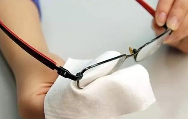 老花鏡防輻射眼鏡的作用、保養(yǎng)，你真的都懂嗎？