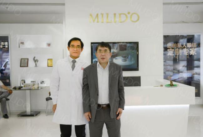 選配漸進多焦老花鏡一定要做好眼部檢查 選配漸進多焦老花鏡一定要做好眼部檢查