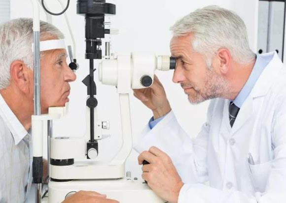 怎么佩戴老花鏡？驗光 品牌 質量 保養(yǎng)一個都不能少