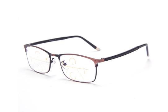 中老年人配老花鏡，記著這3點(diǎn)益于眼健康